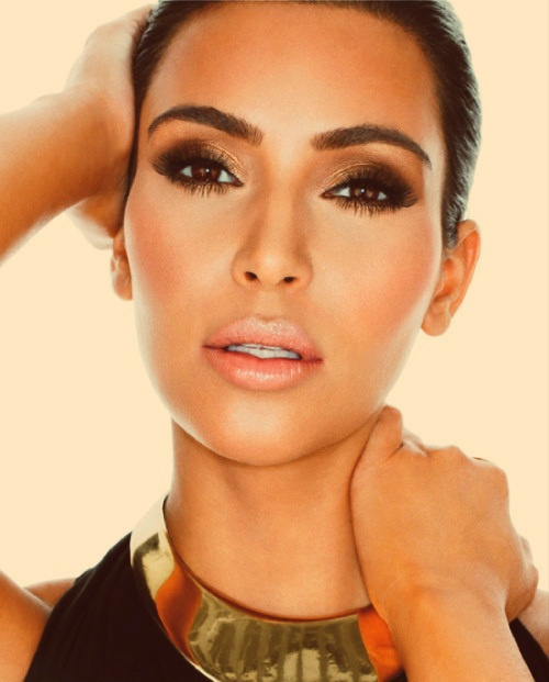 kim k gold collar